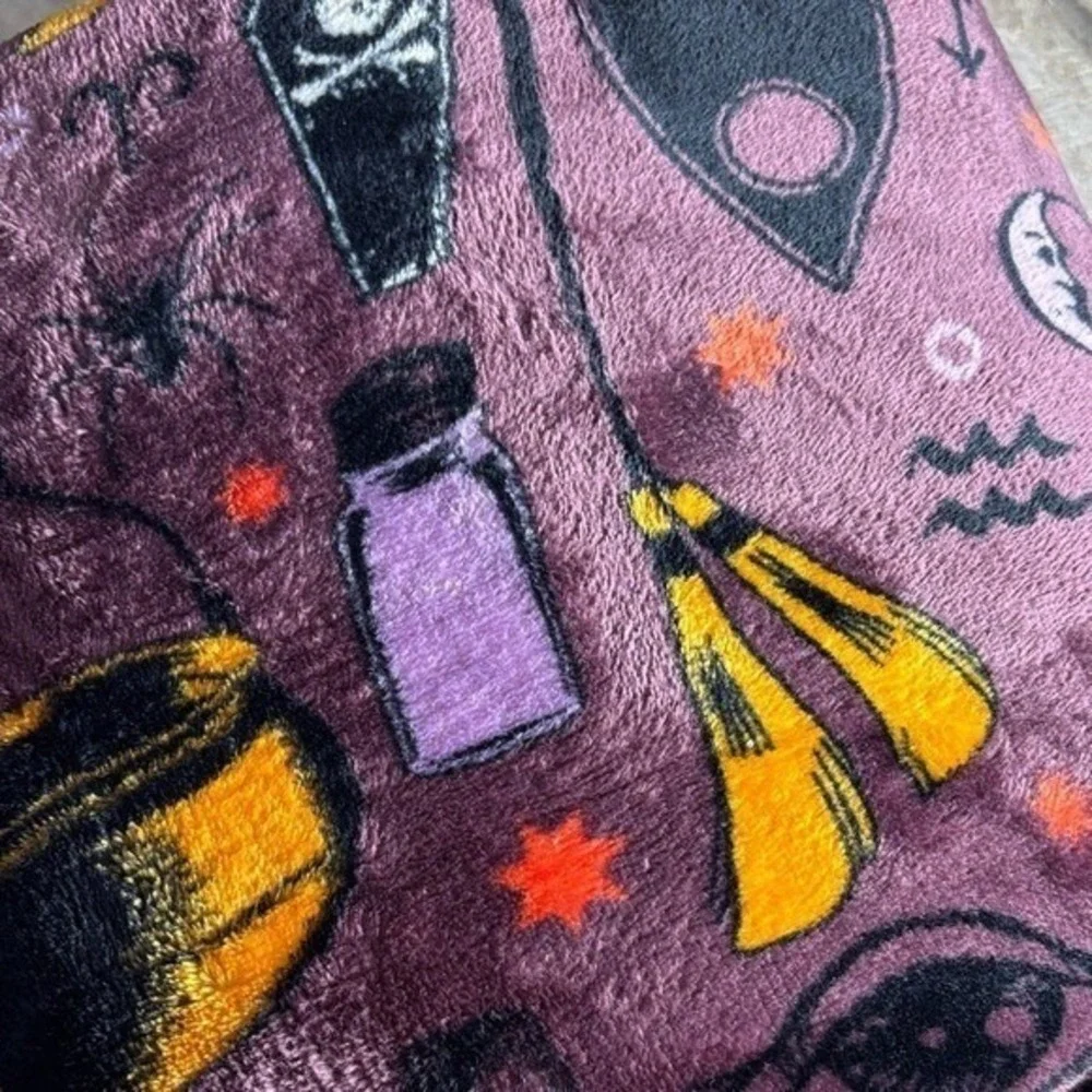 Disney Hocus Pocus Oversized Throw Blanket Spooky Witches Purple  5'x6' GIFT NEW